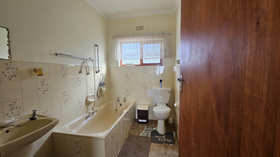 5 Bedroom Property for Sale in Jongensfontein Western Cape